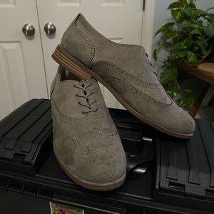 White Mountain Oxfords Size 8 - gray